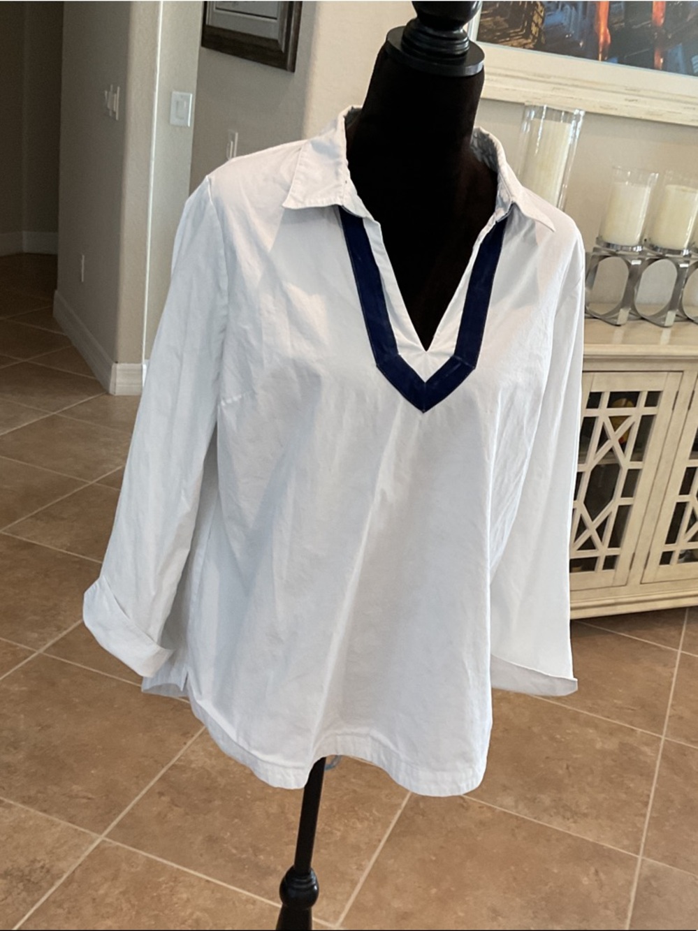 Vineyard Vines white tunic with blue velvet trim, size large